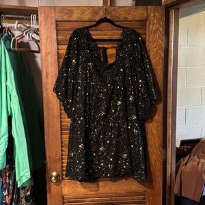 Brand new, never worn
Nasty Gal 
Black with gold stars
Size 22